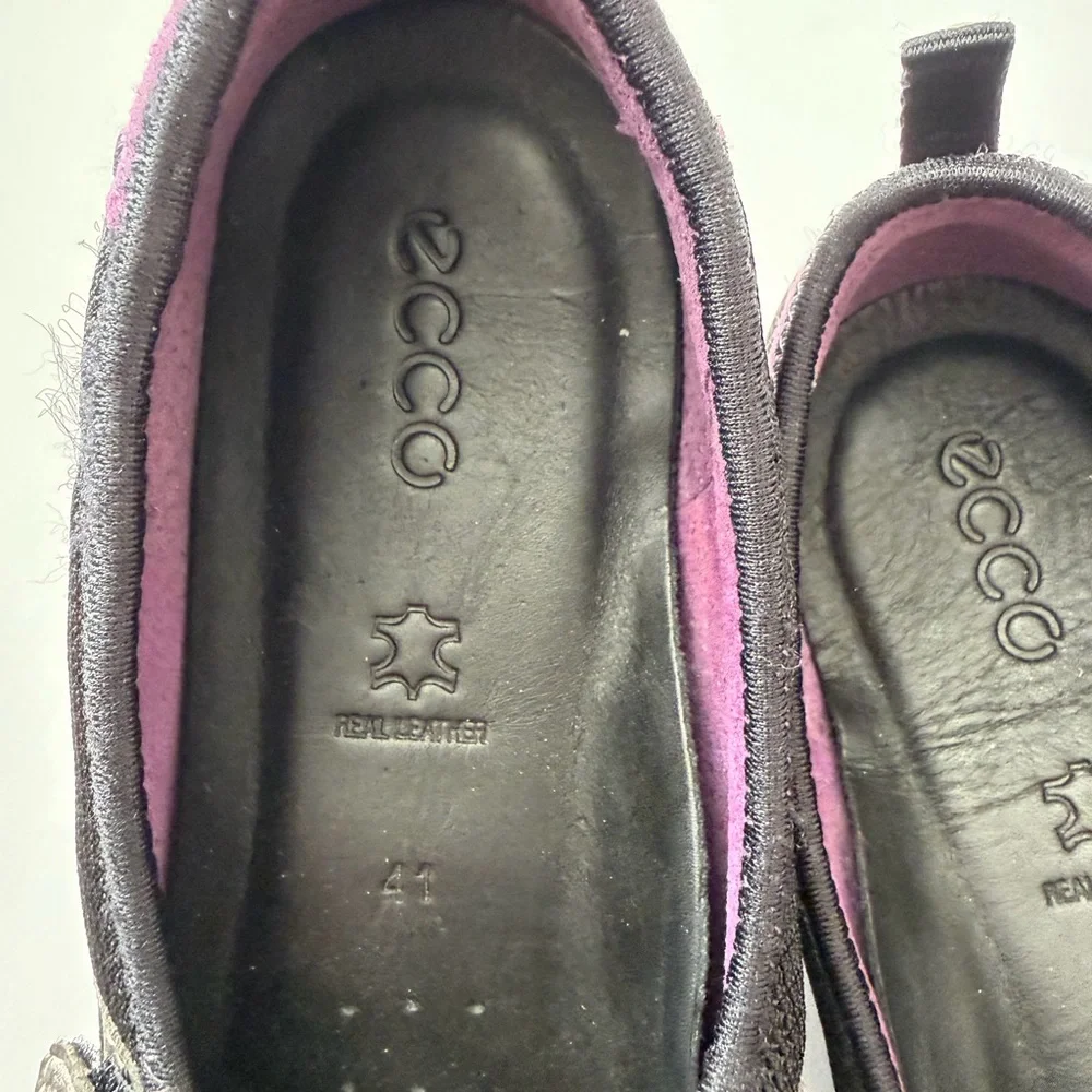 Ecco Black and purple Mary Jane style flat shoe.